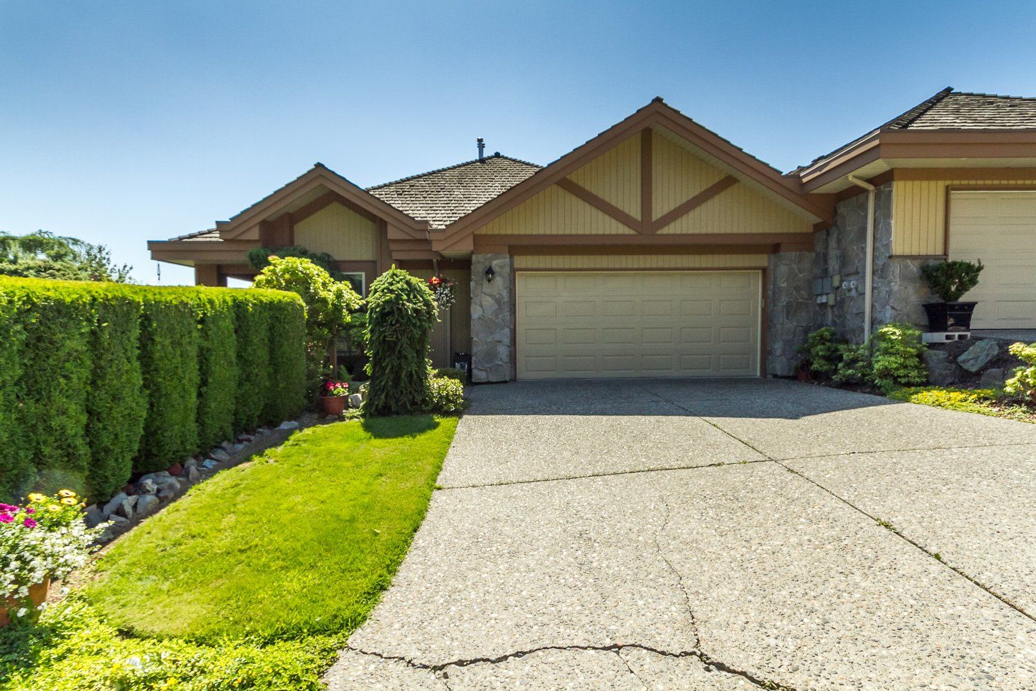 Main Photo: 17 35931 Empress Drive in Abbotsford: 75 Abbotsford East Multi-family for sale