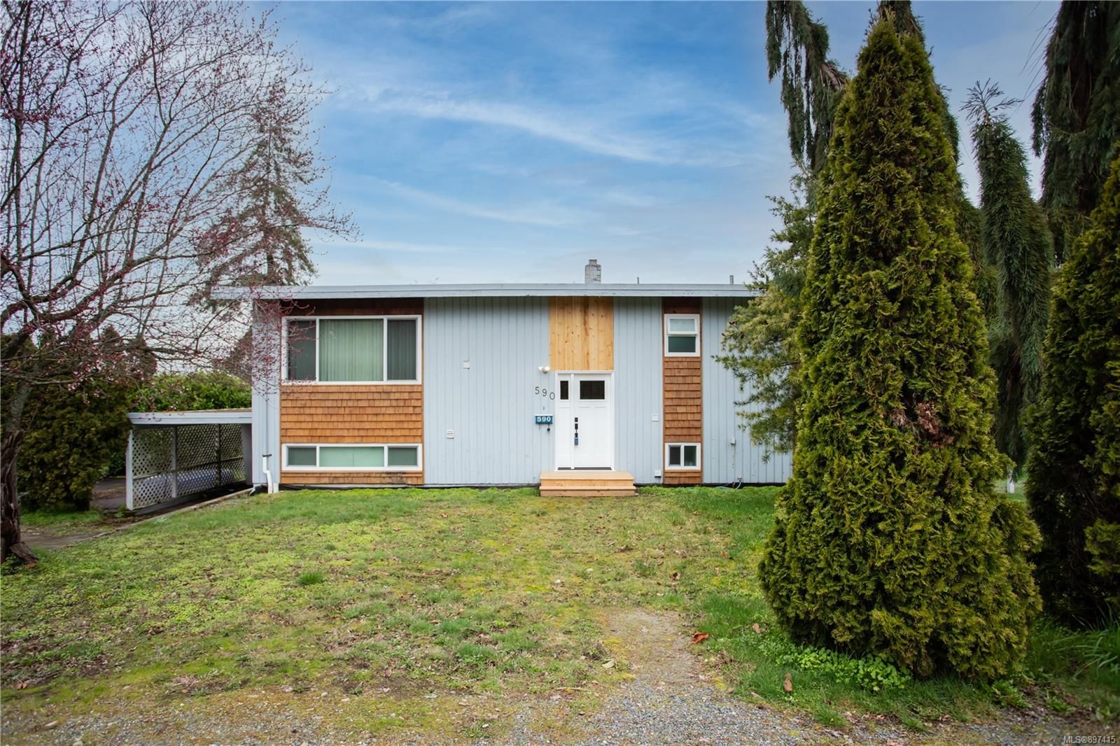 Main Photo: 590 Holly Ave in Nanaimo: Na Central Nanaimo House for sale : MLS®# 897415