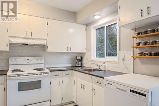 Photo 10: 3945 Shorncliffe Rd in Saanich: House for sale : MLS®# 960542