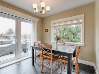 Photo 3: 2707 Forbes St in Victoria: Vi Oaklands House for sale : MLS®# 948428