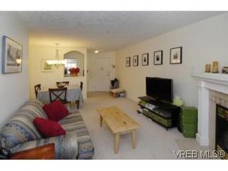 Photo 4: 301 1580 Christmas Ave in VICTORIA: SE Mt Tolmie Condo for sale (Saanich East)  : MLS®# 489978