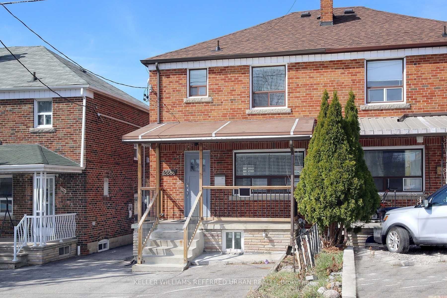 Main Photo: Lower 2286 Dufferin Street in Toronto: Caledonia-Fairbank House (2-Storey) for lease (Toronto W03)  : MLS®# W7401146