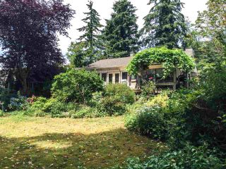Photo 1: 1381 EVERALL Street: White Rock House for sale (South Surrey White Rock)  : MLS®# R2131608
