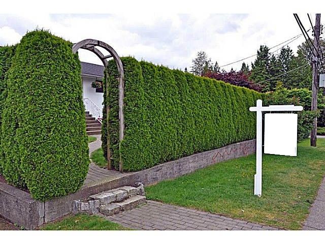 Main Photo: 1135 RIDGEWOOD Drive in North Vancouver: Edgemont House for sale in "EDGEMONT VILLAGE" : MLS®# V1069941