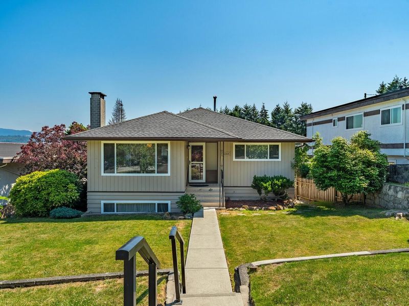 FEATURED LISTING: 5620 OAKGLEN Drive Burnaby