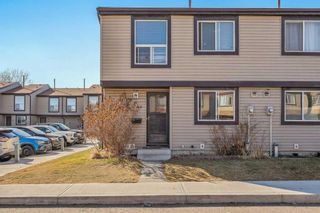 Photo 2: 80 3029 Rundleson Road NE in Calgary: Rundle Row/Townhouse for sale : MLS®# A2117369