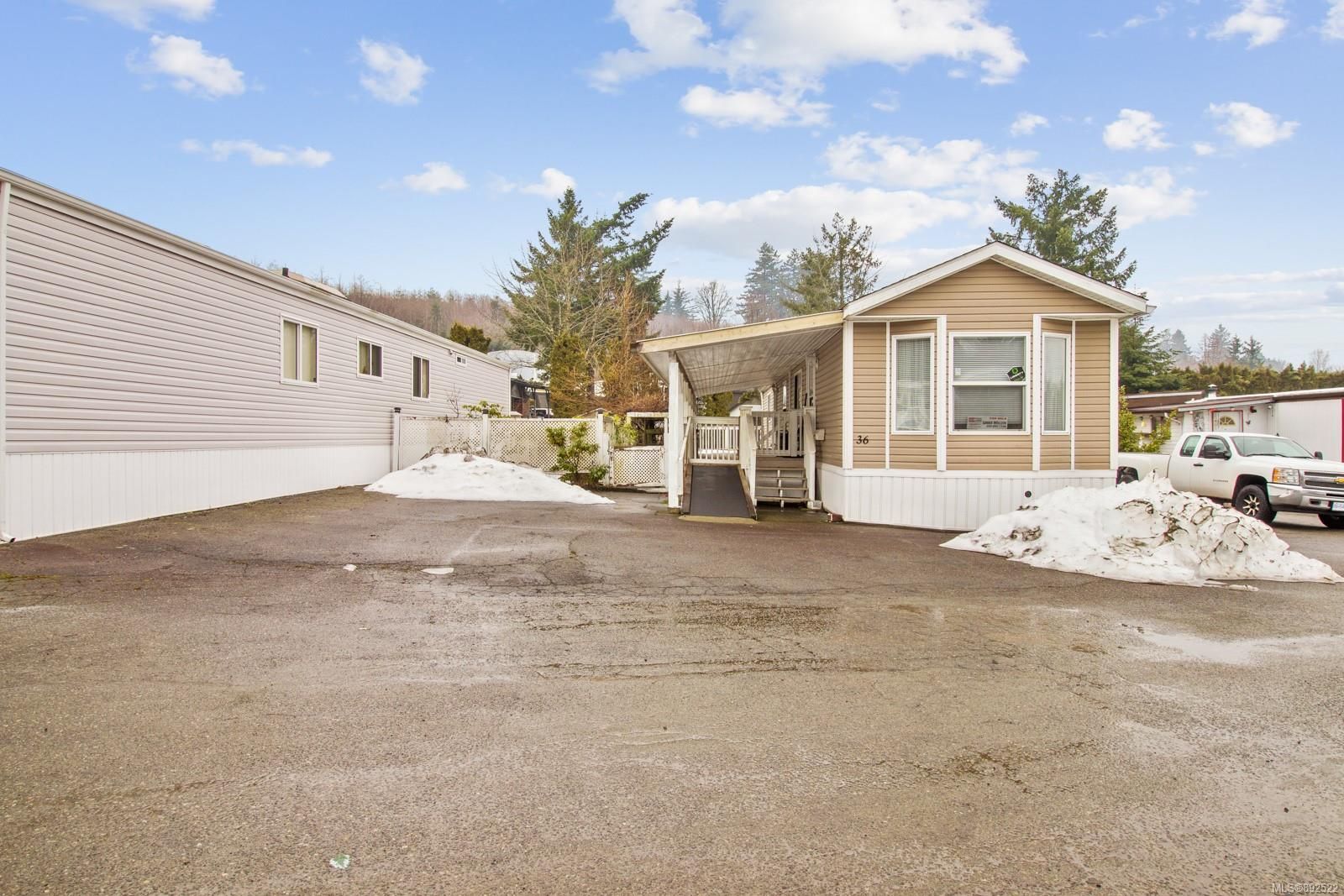 Main Photo: 36 951 Homewood Rd in Campbell River: CR Campbell River Central Manufactured Home for sale : MLS®# 892522