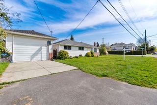 Photo 2: 3891 YOUNGMORE Road in Richmond: Seafair House for sale : MLS®# R2681682