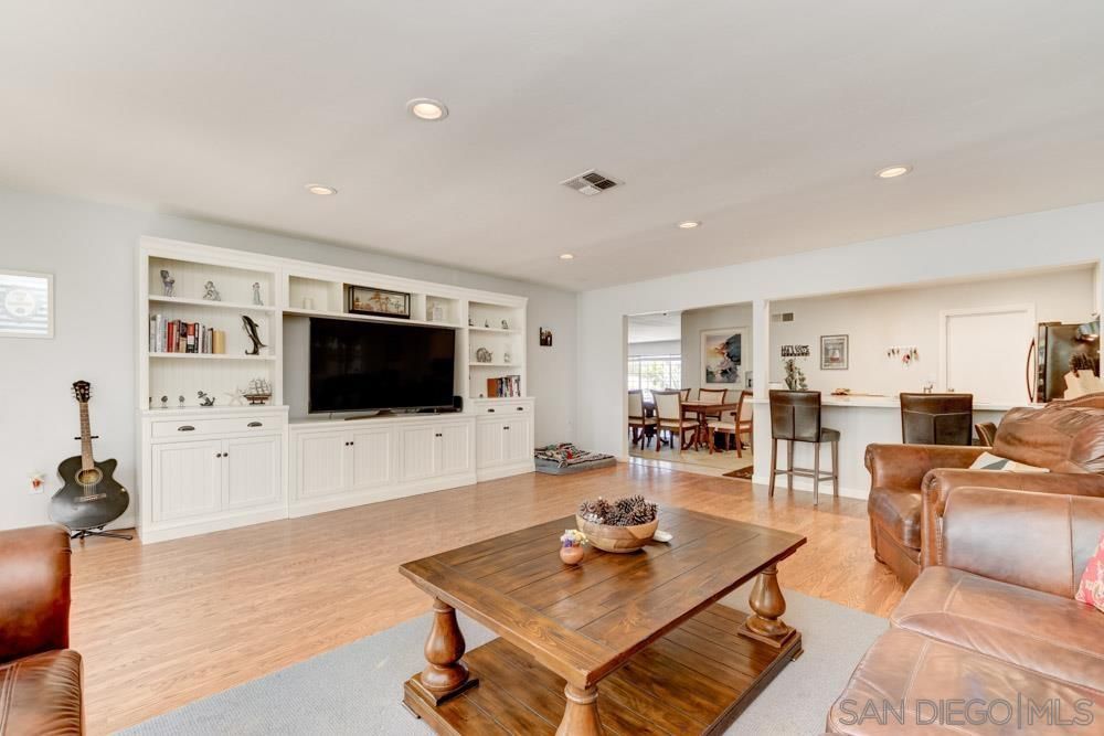 Main Photo: IMPERIAL BEACH House for sale : 4 bedrooms : 1104 Thalia St in San Diego