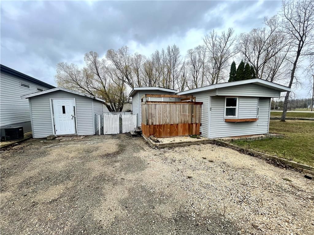 Main Photo: 2 CEDAR Crescent in St Clements: Pineridge Trailer Park Residential for sale (R02)  : MLS®# 202409831