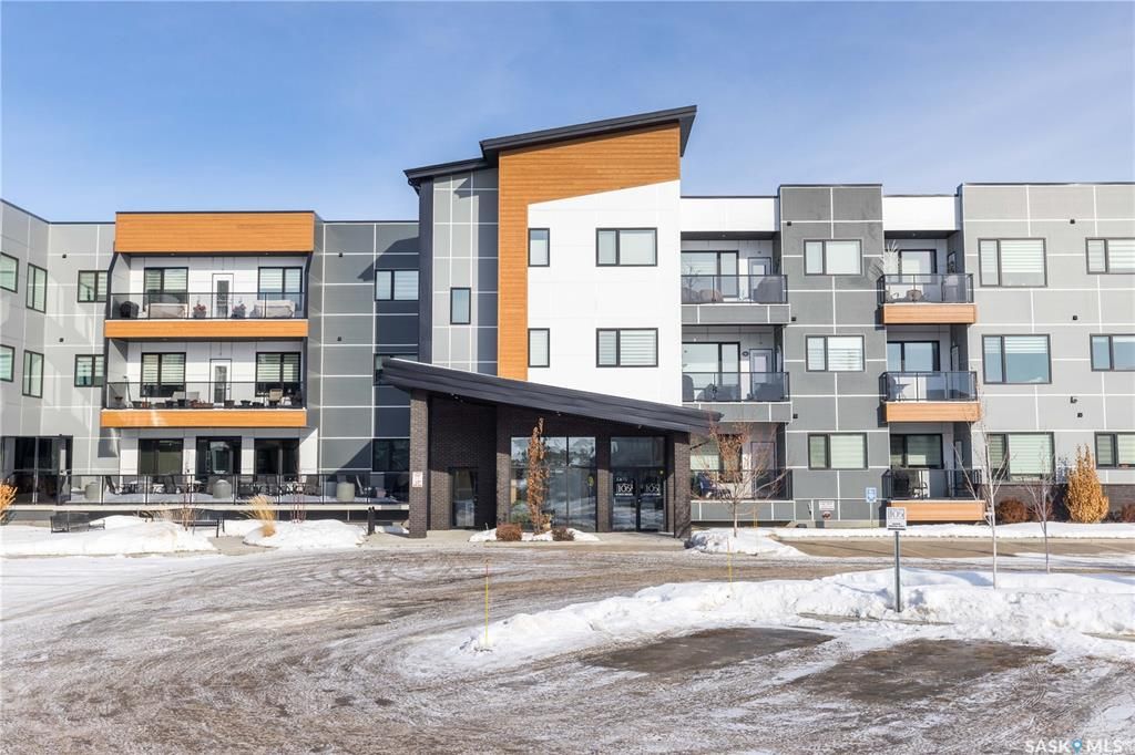 Main Photo: 315 105 Willis Crescent in Saskatoon: Stonebridge Residential for sale : MLS®# SK958910