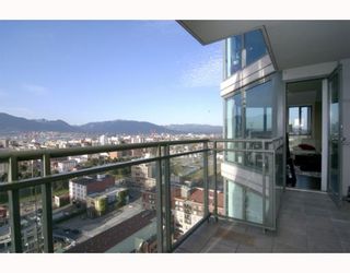 Photo 2: 1904 1088 QUEBEC Street in Vancouver: Mount Pleasant VE Condo for sale in "THE VICEROY" (Vancouver East)  : MLS®# V754003