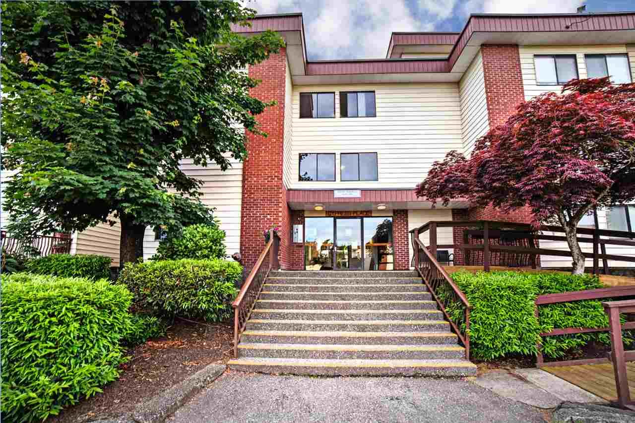 Main Photo: 300 1909 SALTON Road in Abbotsford: Central Abbotsford Condo for sale in "FOREST VILLAGE" : MLS®# R2173079