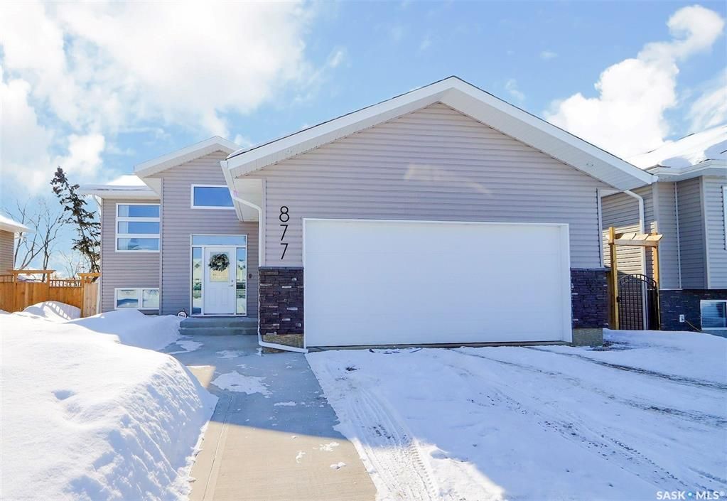 Main Photo: 877 6th Street East in Prince Albert: East Flat Residential for sale : MLS®# SK920930