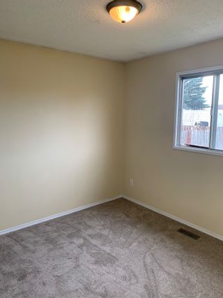 Photo 12: 16904 91 Street, NW in Edmonton: House for rent