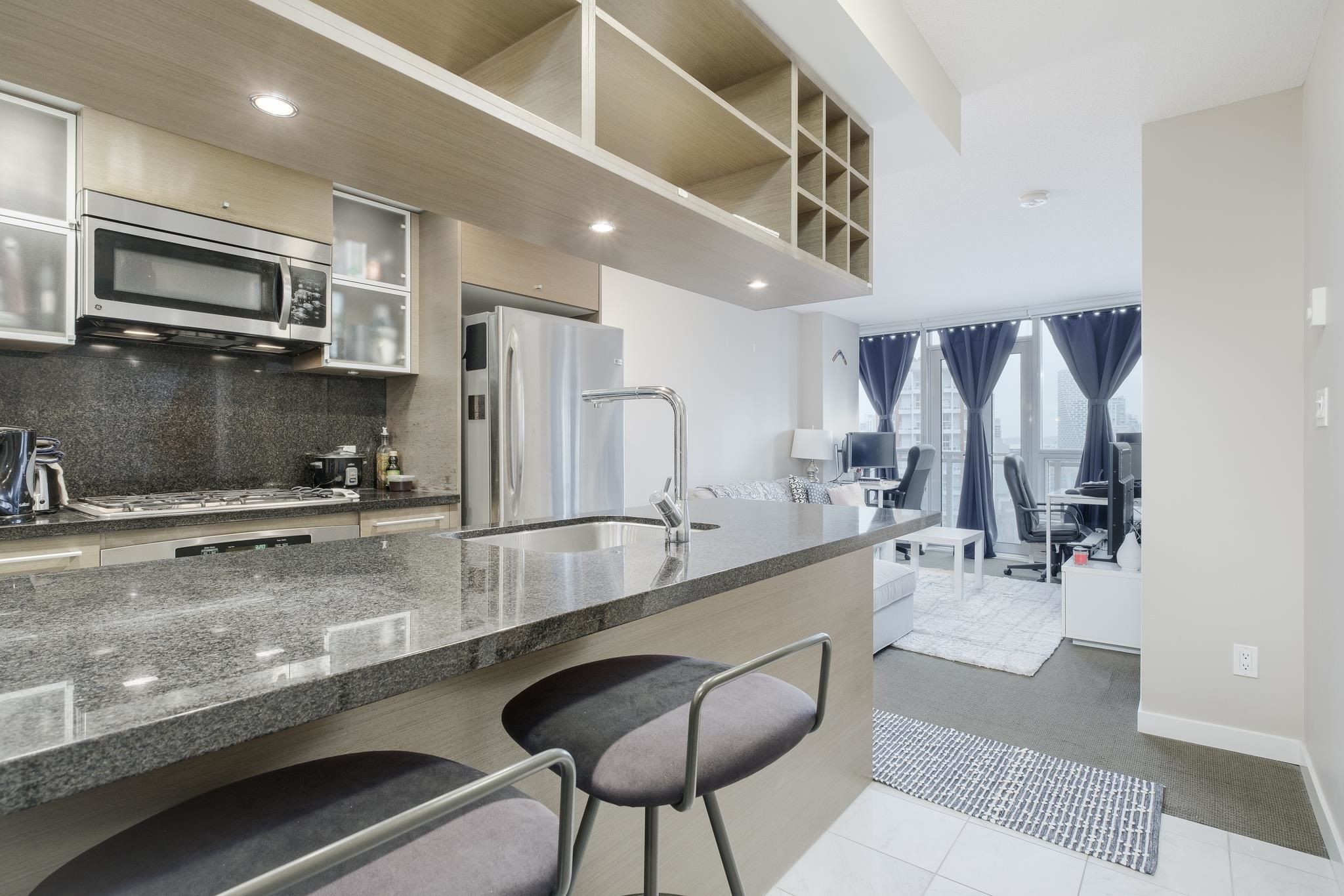 Main Photo: 1408 833 SEYMOUR Street in Vancouver: Downtown VW Condo for sale in "Capitol Residences" (Vancouver West)  : MLS®# R2781088