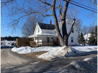 Photo 1: 1206 Maple Street in Waterville: 404-Kings County Residential for sale (Annapolis Valley)  : MLS®# 202103387