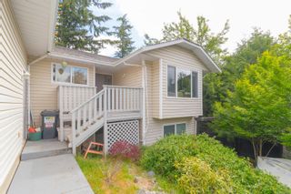 Photo 3: 2689 Myra Pl in View Royal: VR Six Mile House for sale : MLS®# 879093