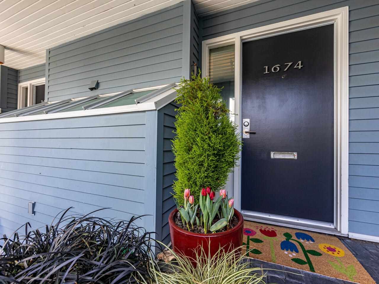 Main Photo: 1674 ARBUTUS Street in Vancouver: Kitsilano Townhouse for sale in "Arbutus Court" (Vancouver West)  : MLS®# R2561294