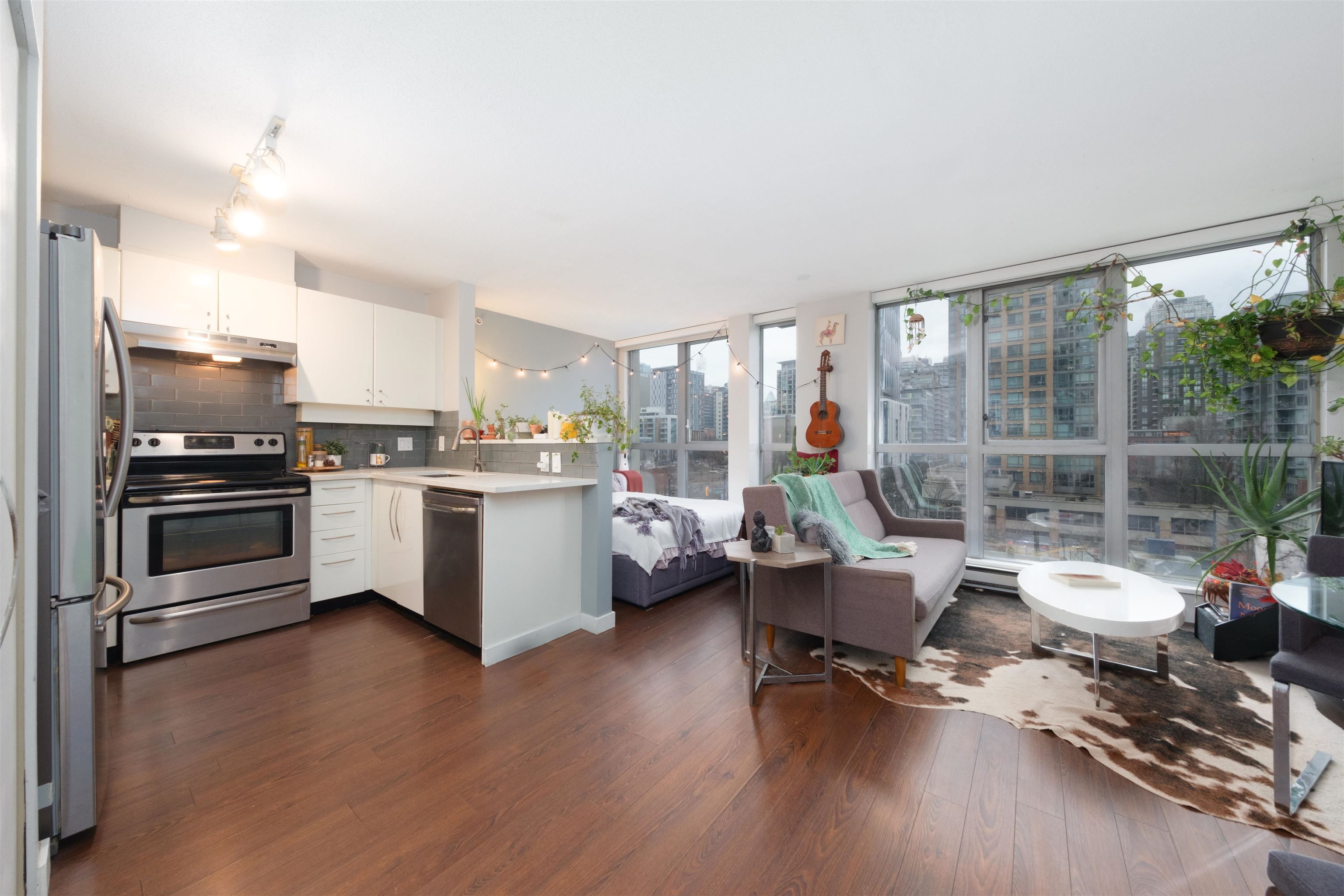 Main Photo: 506 1238 RICHARDS Street in Vancouver: Yaletown Condo for sale in "The Metropolis" (Vancouver West)  : MLS®# R2845852