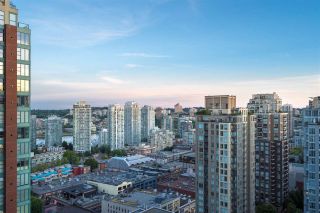 Photo 2: 2306 928 RICHARDS Street in Vancouver: Yaletown Condo for sale in "THE SAVOY" (Vancouver West)  : MLS®# R2379612