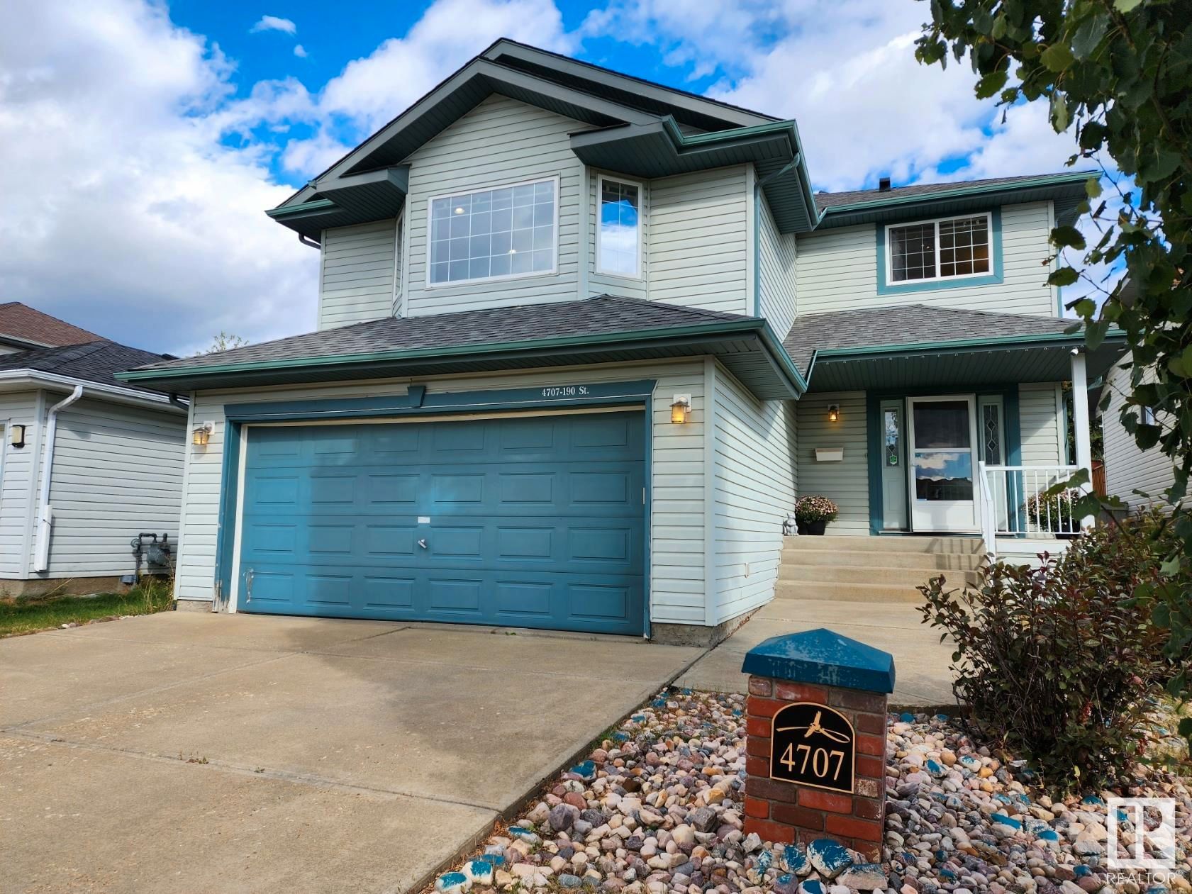 Main Photo: 4707 190 Street in Edmonton: Zone 20 House for sale : MLS®# E4312768