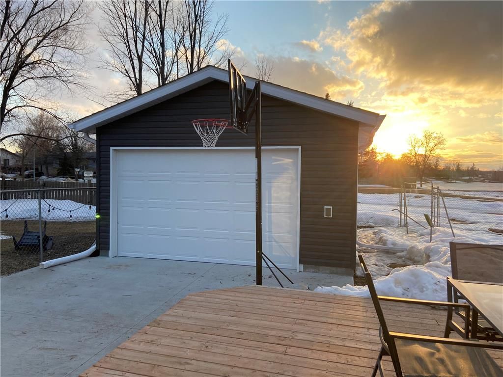 Photo 48: Photos: 1714 Chancellor Drive in Winnipeg: Waverley Heights Residential for sale (1L)  : MLS®# 202208250