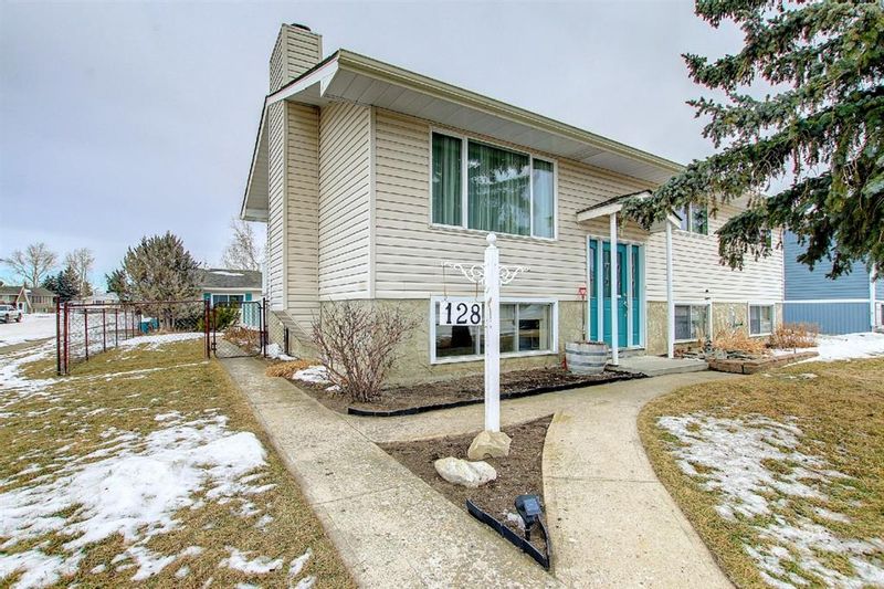 FEATURED LISTING: 128 4 Avenue Northwest Airdrie