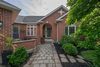 Photo 3: 32 Prince Of Wales Gate in London: North I Single Family Residence for sale (North)  : MLS®# 40441152