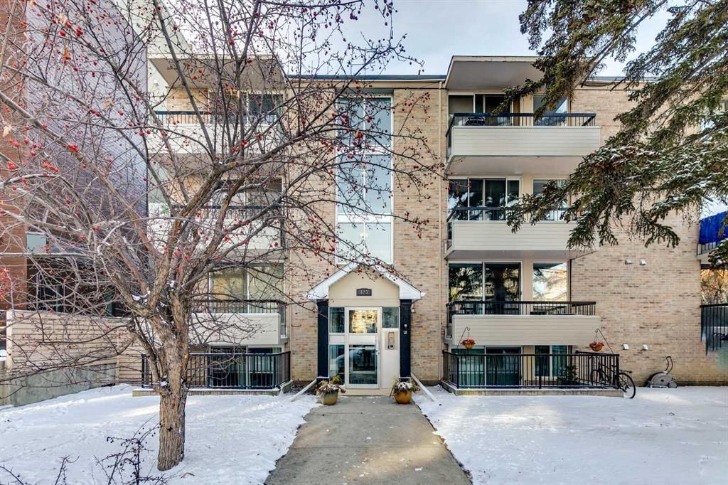 Main Photo: 302 123 24 Avenue SW in Calgary: Mission Apartment for sale : MLS®# A2099894