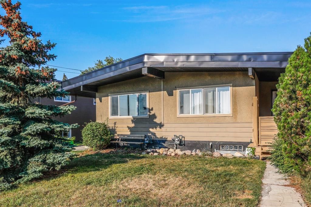 Main Photo: 3829 & 3831 Parkhill Place SW in Calgary: Parkhill Full Duplex for sale : MLS®# A2079158