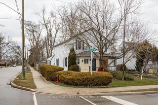 Photo 1: 165 Westside Drive in Oakville: Old Oakville House (2-Storey) for sale : MLS®# W8239158