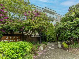 Main Photo: 404 2333 TRIUMPH Street in Vancouver: Hastings Condo for sale in "LANDMARK MONTEREY" (Vancouver East)  : MLS®# R2887642