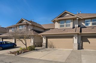 Photo 3: 13 2525 YALE Court in Abbotsford: Abbotsford East Townhouse for sale in "Yale Court" : MLS®# R2758824