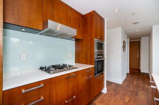Photo 8: 303 1565 W 6TH Avenue in Vancouver: False Creek Condo for sale (Vancouver West)  : MLS®# R2878475