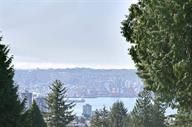 Main Photo: 256 E OSBORNE Road in North Vancouver: Upper Lonsdale House for sale : MLS®# R2067985