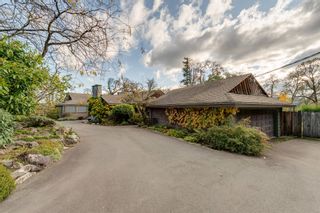 Photo 2: 903 Bradley Dyne Rd in North Saanich: NS Ardmore House for sale : MLS®# 870746