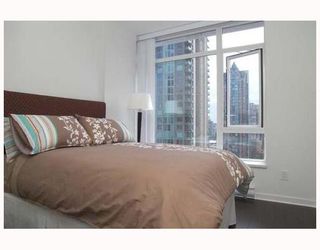 Photo 7: 1007 480 ROBSON Street in Vancouver: Downtown VW Condo for sale in "R&R" (Vancouver West)  : MLS®# V673093