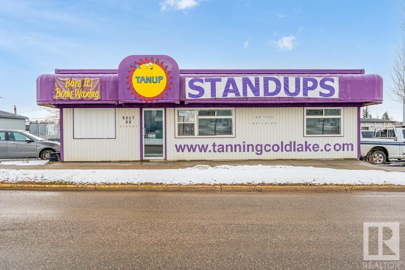 Main Photo: 5217 55 Street: Cold Lake Business with Property for sale : MLS®# E4286127