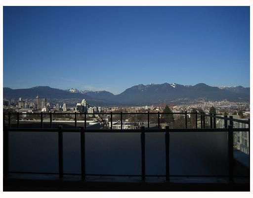 Main Photo: 402 2635 PRINCE EDWARD Street in Vancouver: Mount Pleasant VE Condo for sale (Vancouver East)  : MLS®# V731701