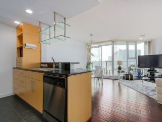 Photo 2: 3002 583 BEACH CRESCENT in Vancouver: Yaletown Condo for sale (Vancouver West)  : MLS®# R2043293