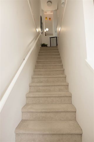 Photo 7: 34 17555 57A Avenue in Surrey: Cloverdale BC Townhouse for sale in "Hawthorne" (Cloverdale)  : MLS®# R2553792