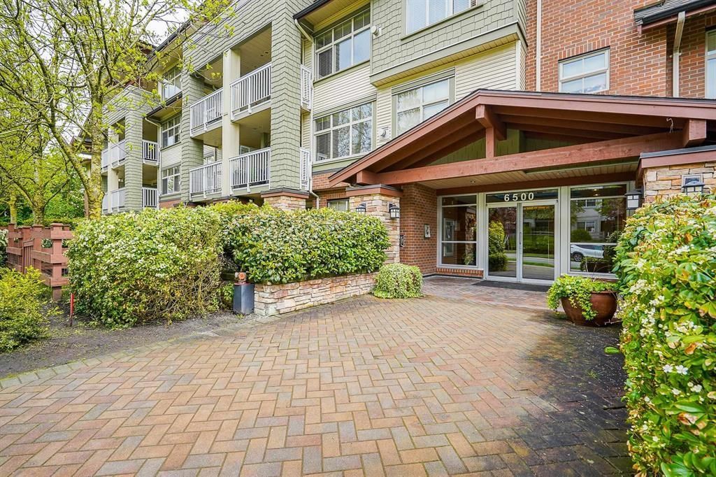Main Photo: 401 6500 194 Street in Surrey: Clayton Condo for sale in "Sunset Grove" (Cloverdale)  : MLS®# R2722540