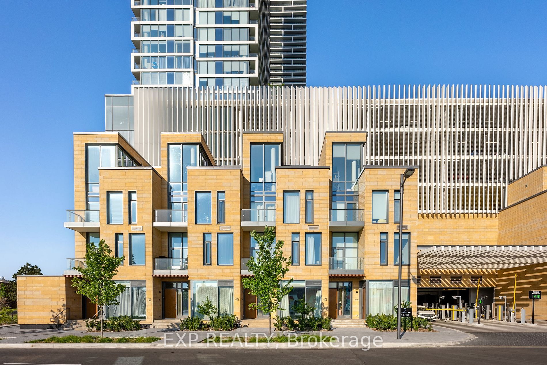 Main Photo: 9 Buttermill Ave Unit #Th 7 in Vaughan: Vaughan Corporate Centre Condo for sale : MLS®# N6725642