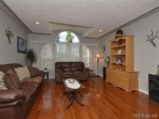 Photo 2: 2319 Evelyn Hts in VICTORIA: VR Hospital House for sale (View Royal)  : MLS®# 692691