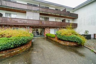Photo 2: 211 910 FIFTH Avenue in New Westminster: Uptown NW Condo for sale in "GROSVENOR COURT" : MLS®# R2320534