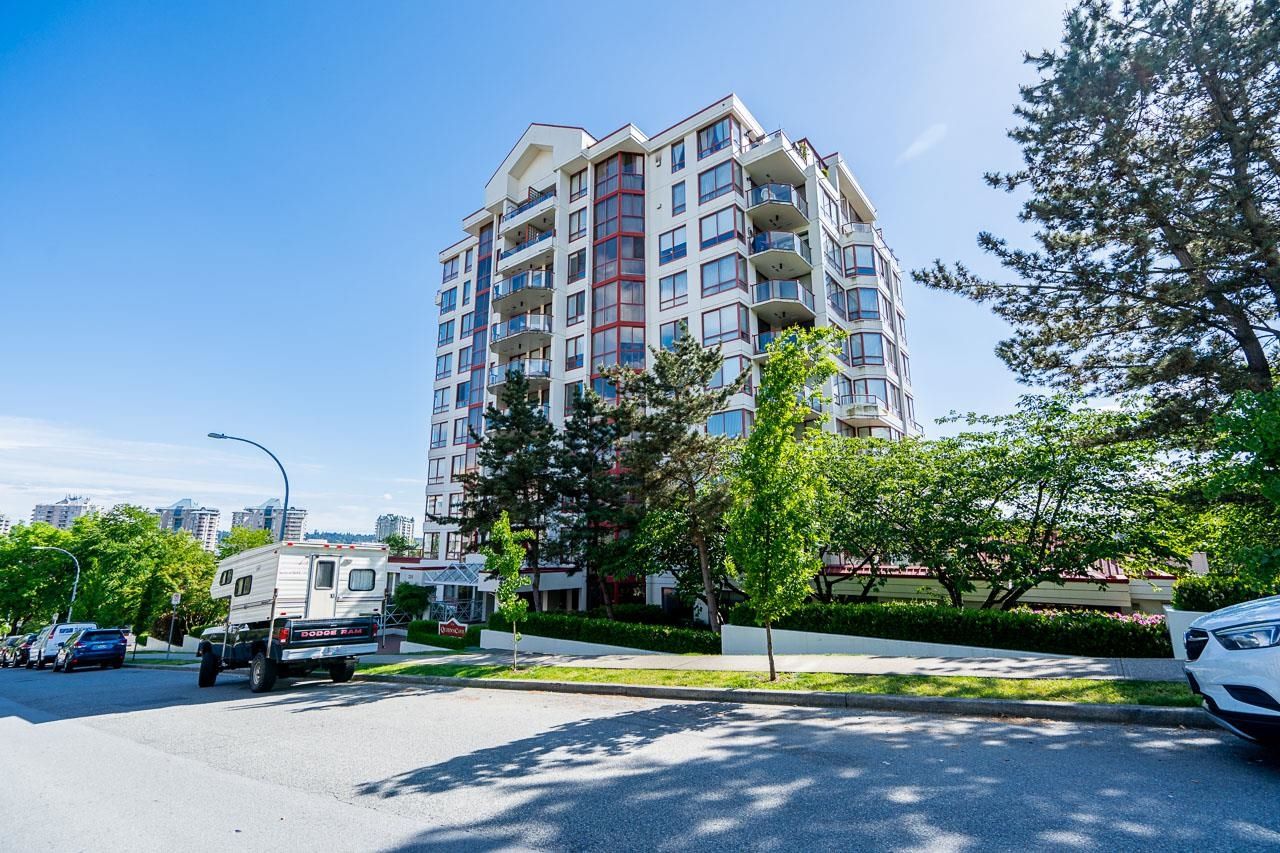 303 220  ELEVENTH Street, New Westminster