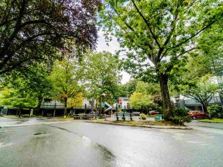 Photo 16: 210 JAMES Road in Port Moody: Port Moody Centre Townhouse for sale in "TALL TREE ESTATES" : MLS®# R2405921
