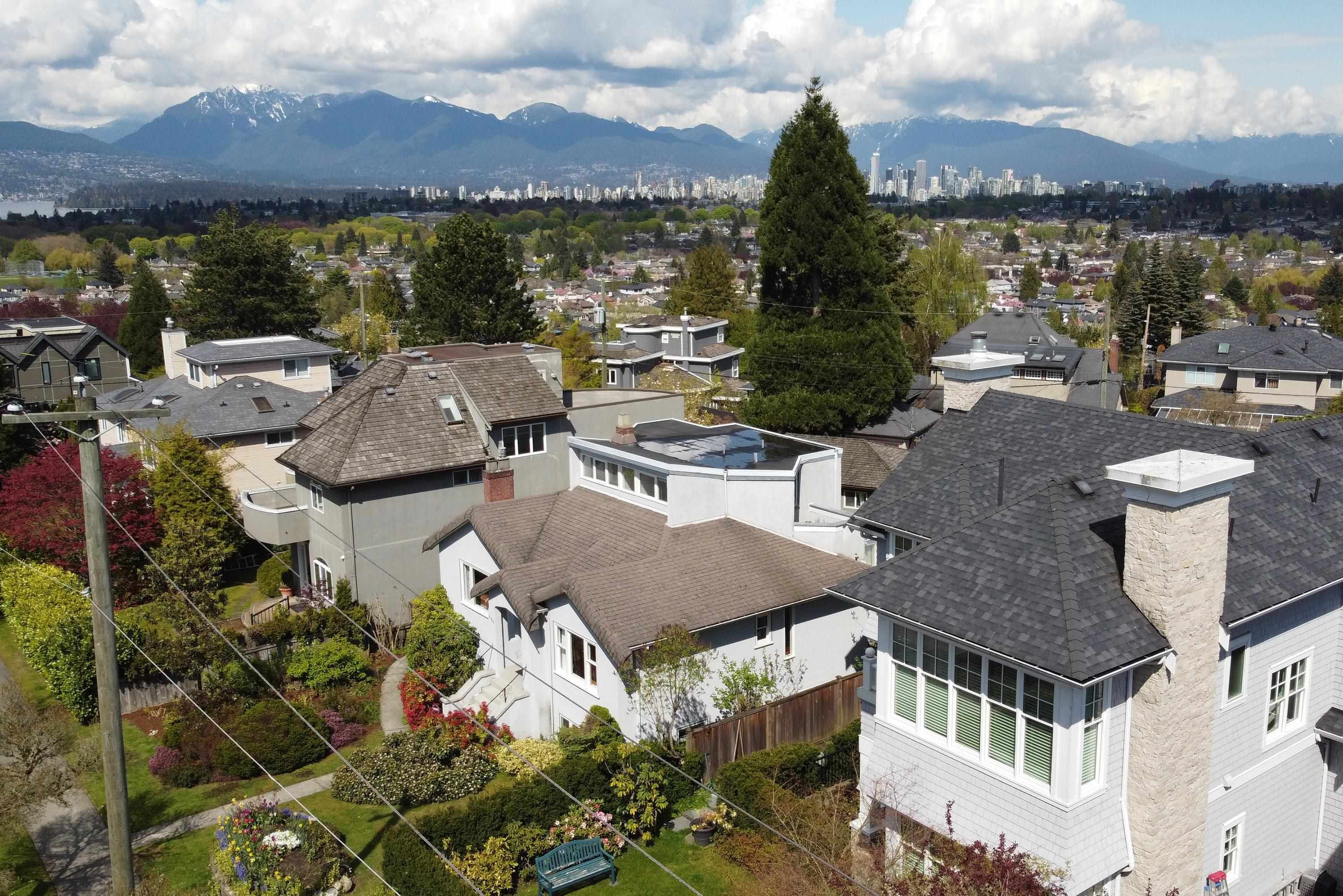 Photo 3: Photos: 4188 CARNARVON Street in Vancouver: MacKenzie Heights House for sale (Vancouver West)  : MLS®# R2694241