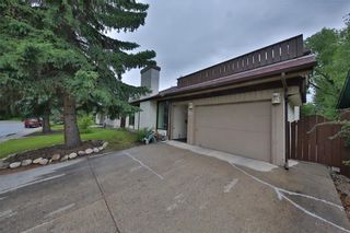 Photo 1: 12 Oakvale PL SW in Calgary: Oakridge House for sale : MLS®# C4125532